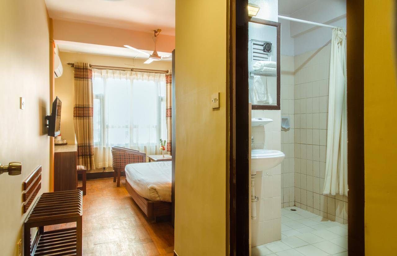 Little Nepal Inn Катманду Екстер'єр фото