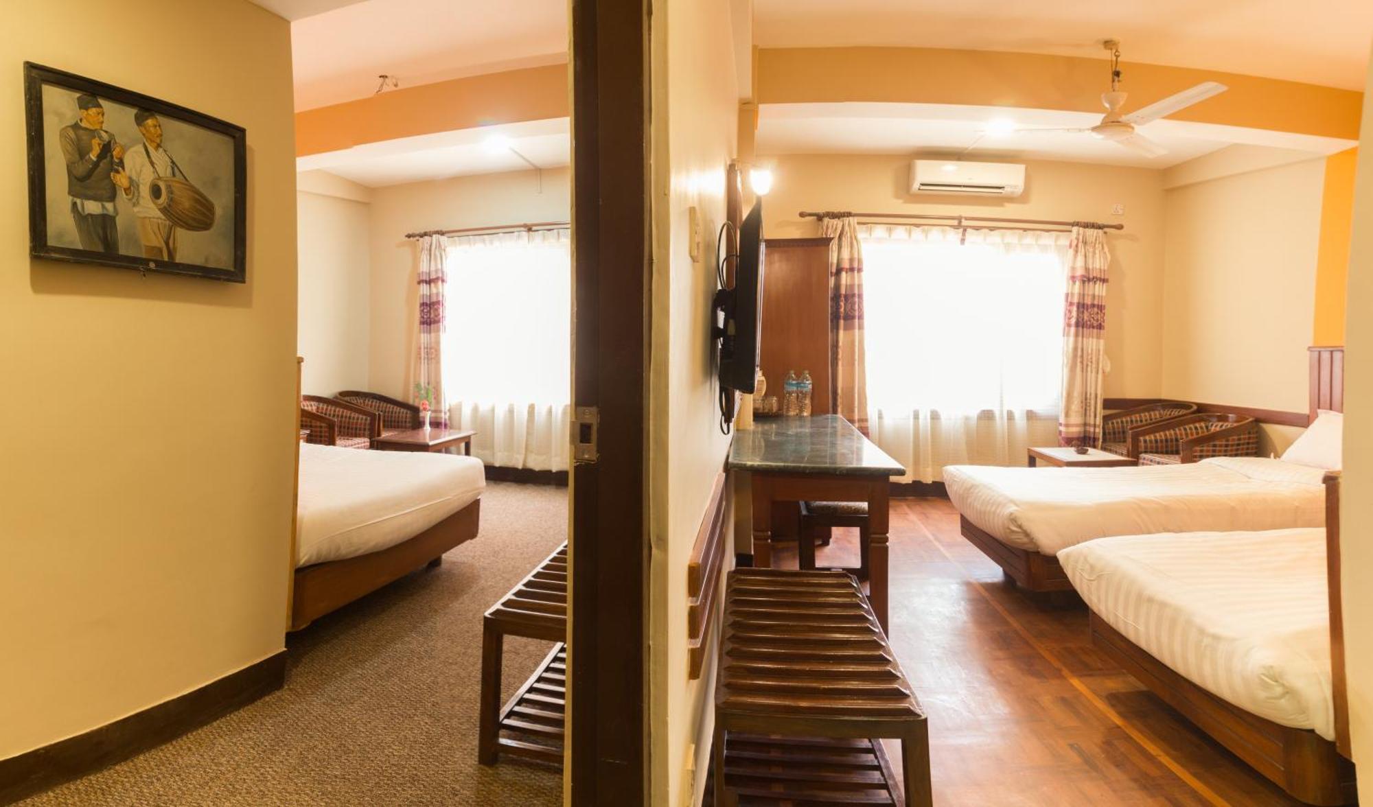 Little Nepal Inn Катманду Екстер'єр фото