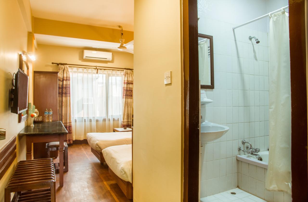 Little Nepal Inn Катманду Екстер'єр фото