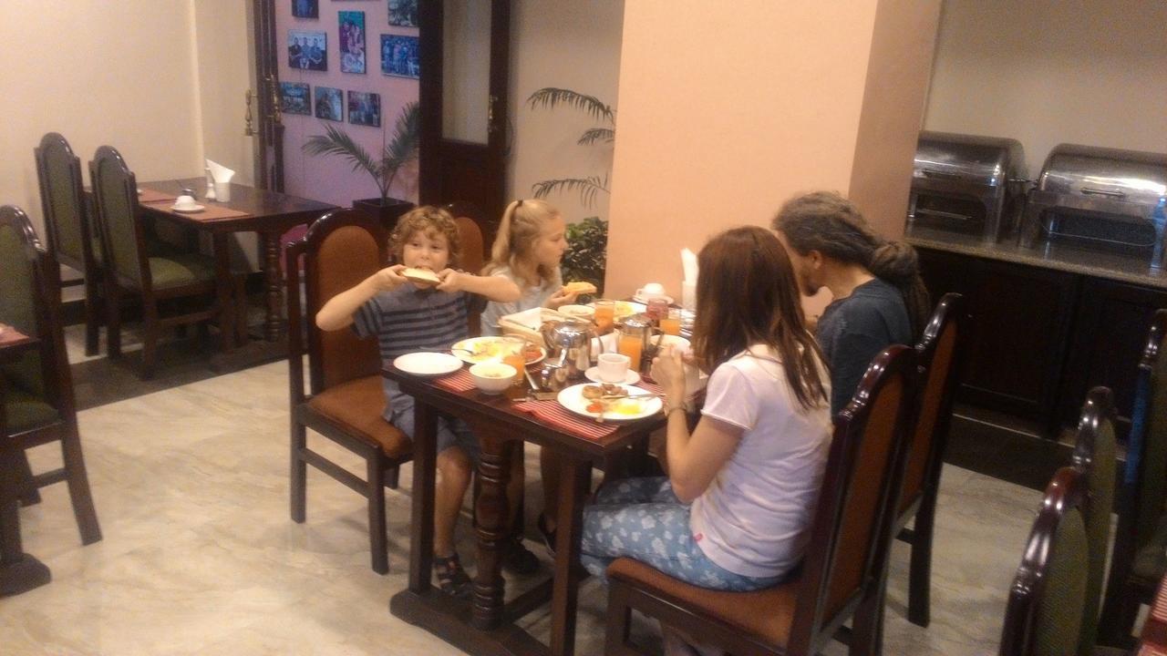 Little Nepal Inn Катманду Екстер'єр фото